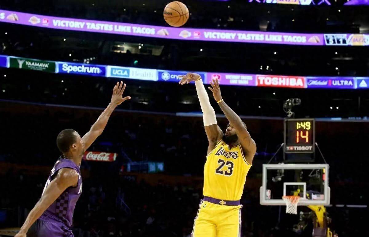 电子竞技体育中国-羽毛球队对阵詹姆斯展开拉锯大战，最终险胜对手